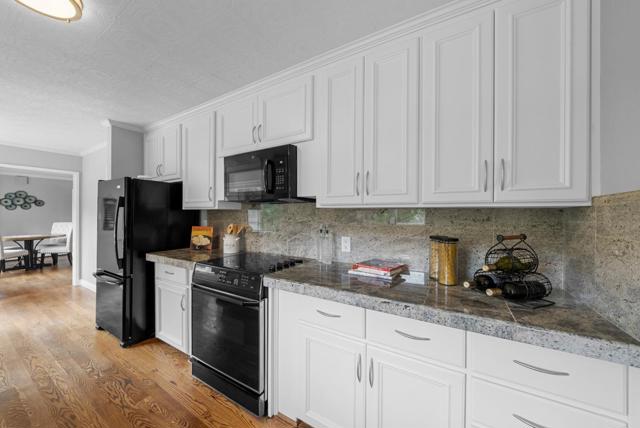 18301 Idylwild Road, Los Gatos CA: https://media.crmls.org/mediaz/d322ca9f-c6db-4065-b33c-8f7d92a44a70.jpg