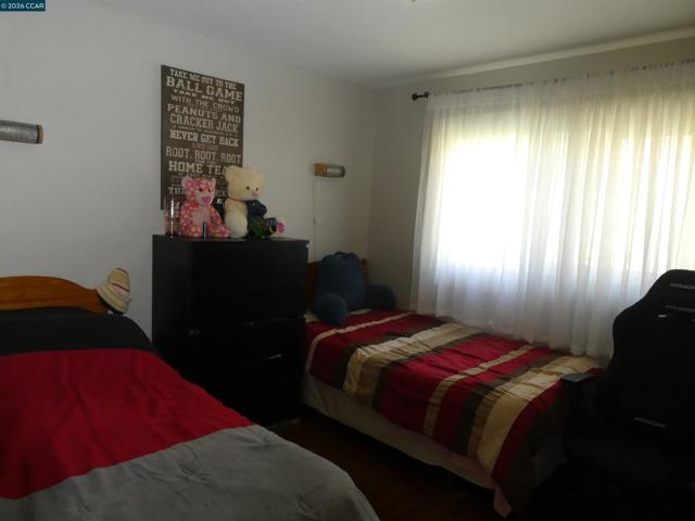 Image 17 of 43 For 2908 Sargent Ave