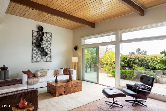 5519 Terrace Drive, La Crescenta CA: https://media.crmls.org/mediaz/d32333c1-12e3-464d-a795-07ae2ed82408.jpg