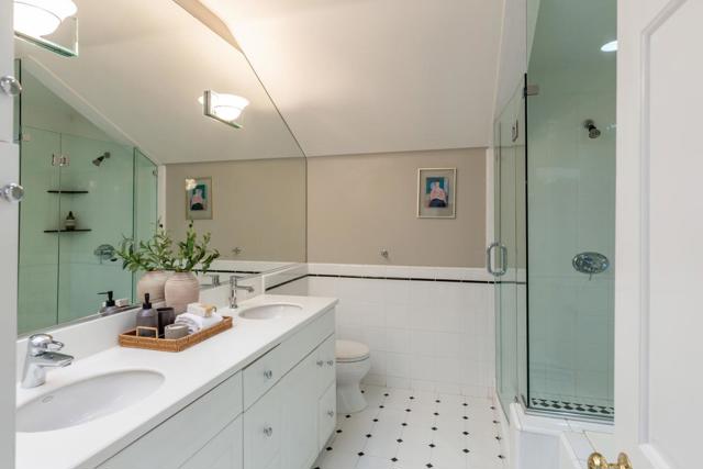Image 23 of 65 For 14725 Live Oak Lane