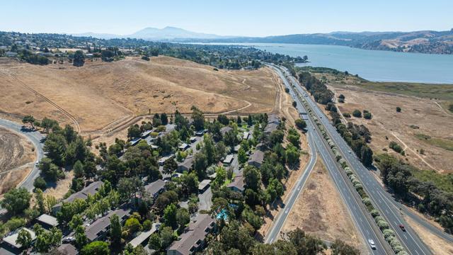 900 Cambridge Drive, Benicia CA: https://media.crmls.org/mediaz/d324297c-6b16-4b25-ad29-4d0ef8abc0f6.jpg