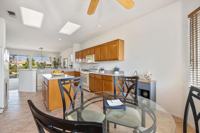 38995 Brandywine Avenue, Palm Desert CA: https://media.crmls.org/mediaz/d3247470-7a8e-4da6-af80-f998ec7e9629.jpg