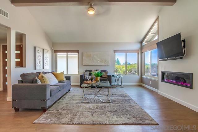 1315 Camino Linda Dr, San Marcos CA: https://media.crmls.org/mediaz/d3247b4a-8c1b-4291-acea-8c1ead221134.jpg