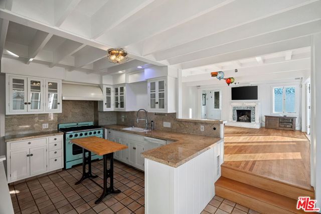 339 Adelaide Drive photo 10