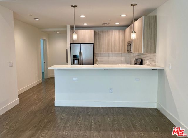 1232 N KINGS Road, West Hollywood CA: https://media.crmls.org/mediaz/d324ca01-c724-4986-b0c3-8f524edc1c86.jpg
