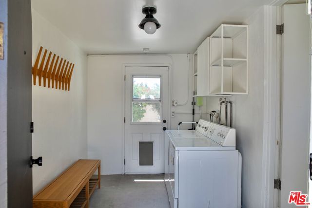 898 N Chester Avenue, Pasadena CA: https://media.crmls.org/mediaz/d3251d7f-3490-45d9-8e0f-871911686f7d.jpg