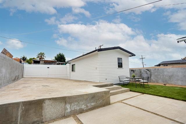 3831 Franklin Ave, San Diego CA: https://media.crmls.org/mediaz/d325c102-1b87-4657-9b70-b7e284a2f23b.jpg