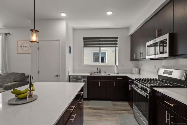 5506 Sandcliff Ln, San Diego CA: https://media.crmls.org/mediaz/d325cd7f-9e6f-4acc-b993-787756e0dbea.jpg