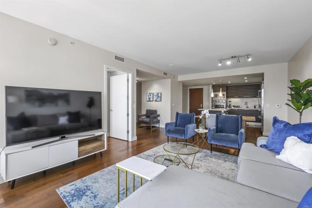 Detail Gallery Image 5 of 39 For 1325 Pacific Hwy, San Diego,  CA 92101 - 2 Beds | 2 Baths