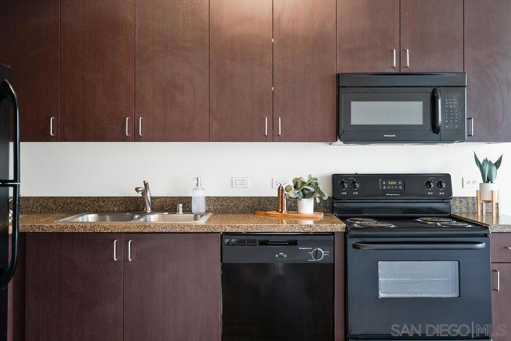 https://media.crmls.org/mediaz/d32602b6-1fd1-4b0a-9513-6414f46130e4.jpg?preset=X-Large