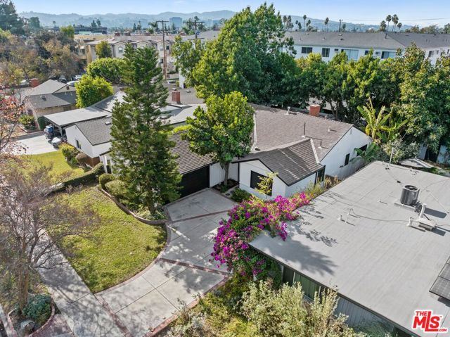 5413 Halbrent Avenue, Sherman Oaks CA: https://media.crmls.org/mediaz/d326815a-9ba5-4d7b-aebc-756c0f7c17a3.jpg