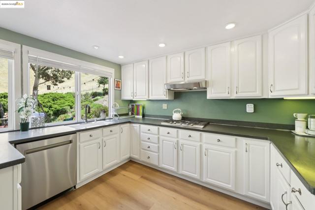 2353 Benham Ct, Walnut Creek CA: https://media.crmls.org/mediaz/d32791e4-0c1f-475e-91ad-004c6feba8cd.jpg