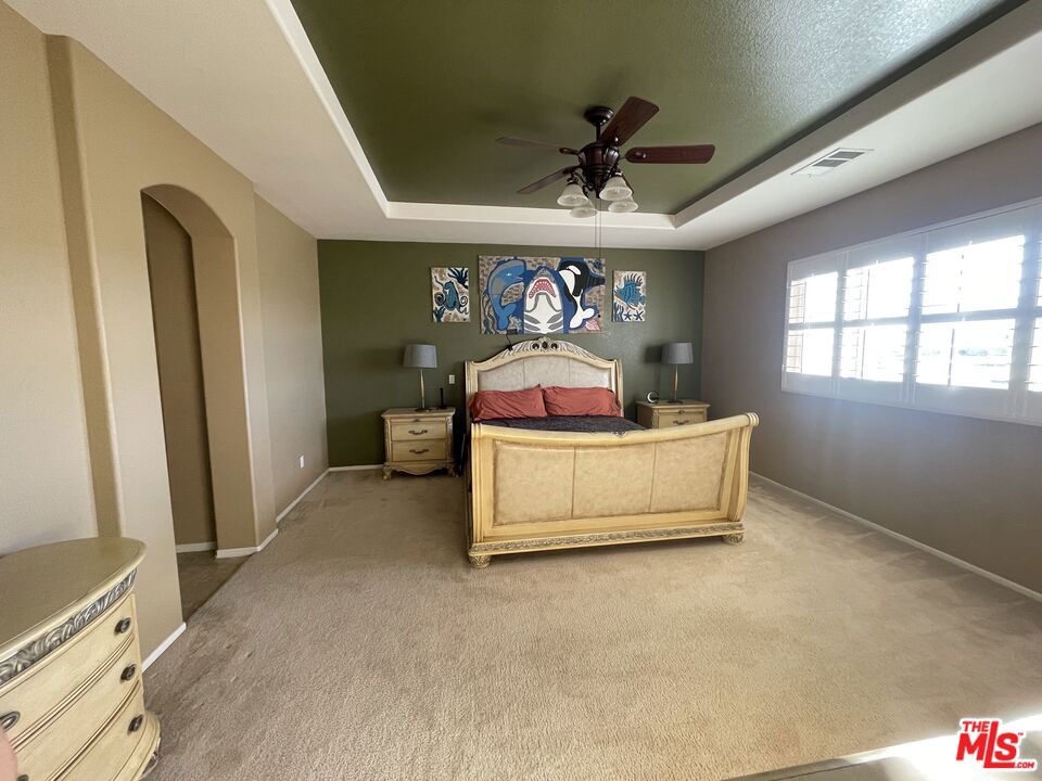 https://media.crmls.org/mediaz/d327b861-9e29-4c0e-ac2f-92254dd07fd3.jpg?preset=X-Large
