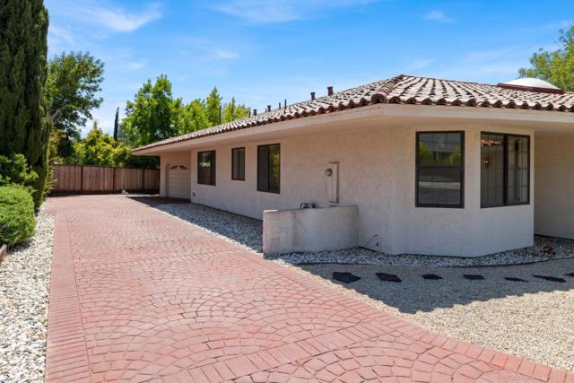 1091 Valley View Court, Los Altos CA: https://media.crmls.org/mediaz/d3286779-3832-4862-9639-e814ef81b012.jpg