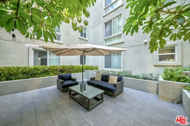 4644 Coldwater Canyon Avenue, Studio City CA: https://media.crmls.org/mediaz/d3289735-026b-4b35-9b9e-e68d6f6b0935.jpg