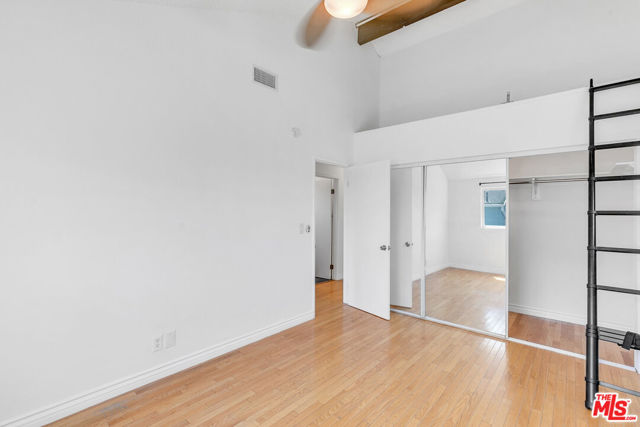 746 N Dillon Street, Los Angeles CA: https://media.crmls.org/mediaz/d3289be9-ce4a-42b6-883e-9562b37d0c7e.jpg