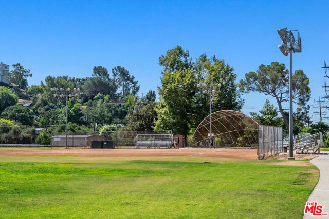 1710 Santa Paula Place, Glendale CA: https://media.crmls.org/mediaz/d329a8dd-fda2-47a6-9f16-9855d210ce25.jpg