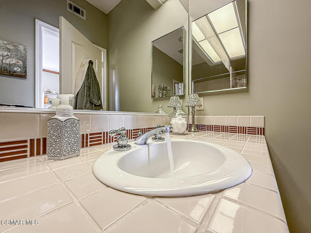 11535 Northdale Drive, Moorpark CA: https://media.crmls.org/mediaz/d32a4e5a-84f4-4fbc-92d8-441260ccc9b6.jpg