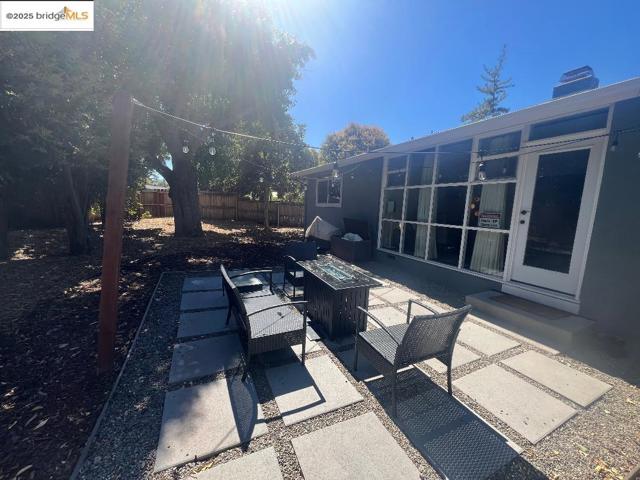 35 Baylor Ln, Pleasant Hill CA: https://media.crmls.org/mediaz/d32a542c-9e95-443d-9aeb-c6cc9e4bf2f4.jpg