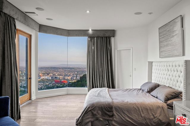 2183 Sunset Plaza Drive, Los Angeles CA: https://media.crmls.org/mediaz/d32a723d-10e4-4bed-97fc-d8eb991df482.jpg