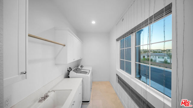 12553 N Ridgeline Road, Porter Ranch CA: https://media.crmls.org/mediaz/d32aa7c7-51fc-4208-b968-38a9faca0795.jpg