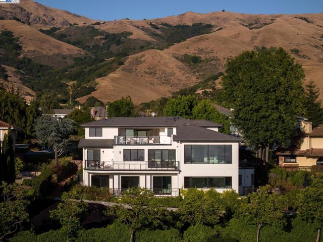 1615 Vinehill Court, Fremont CA: https://media.crmls.org/mediaz/d32aab5e-c049-4d3c-b016-297d9eea3f92.jpg