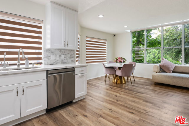 18730 Hatteras Street, Tarzana CA: https://media.crmls.org/mediaz/d32b5e5e-088d-4560-9a13-0c57f9dfe028.jpg
