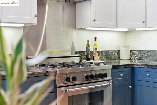 280 Monterey Blvd., San Francisco CA: https://media.crmls.org/mediaz/d32bcbcd-10dd-426c-b647-486415abf1e7.jpg