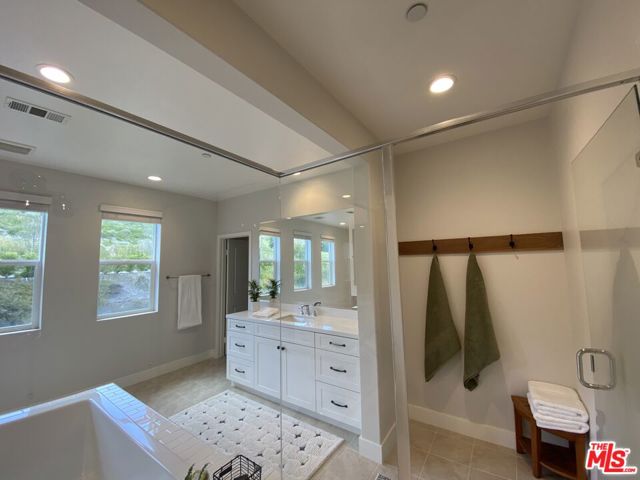 18648 Juniper Springs Drive, Canyon Country CA: https://media.crmls.org/mediaz/d32c3803-8350-4e62-80ec-1a0ad672b718.jpg