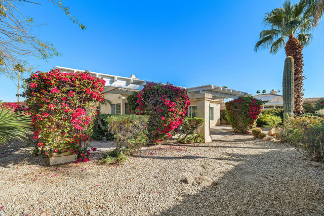 2 Vistara Drive, Rancho Mirage CA: https://media.crmls.org/mediaz/d32c4afd-c6ff-4e97-88d2-fd87c5de431a.jpg