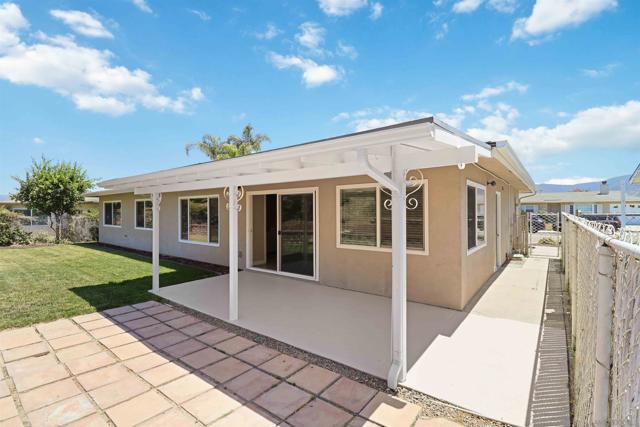 918 La Tierra Dr, San Marcos CA: https://media.crmls.org/mediaz/d32c5810-9142-428d-9f4c-64f35c41b5d6.jpg