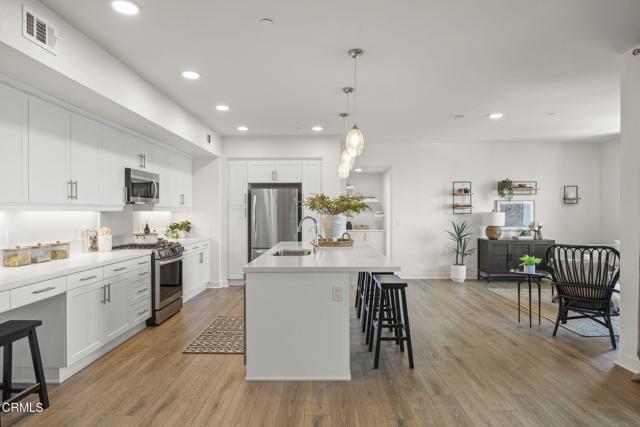 2870 Wagon Wheel Road, Oxnard CA: https://media.crmls.org/mediaz/d32cad95-4775-49fc-bdc2-1d1039acbf82.jpg