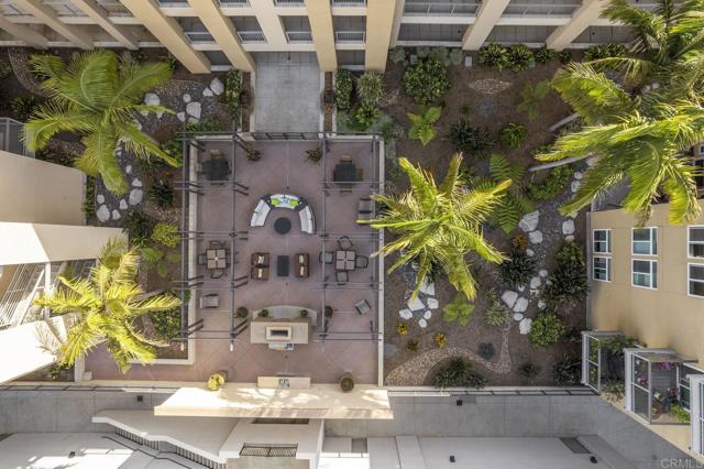 301 Mission Avenue, Oceanside CA: https://media.crmls.org/mediaz/d32cfb12-1640-4267-80e9-1b9eacb67e0a.jpg