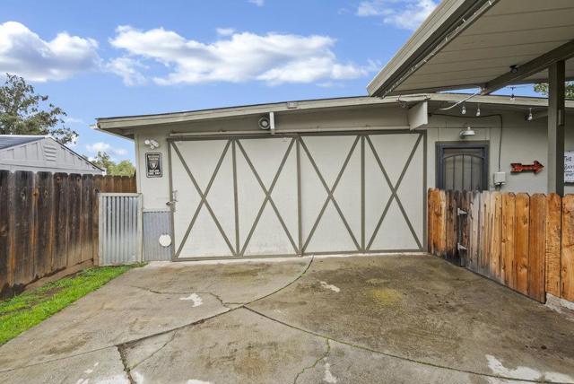 6881 F Street, Tres Pinos CA: https://media.crmls.org/mediaz/d32d882c-4cac-4942-975a-ad4b2bd405d8.jpg