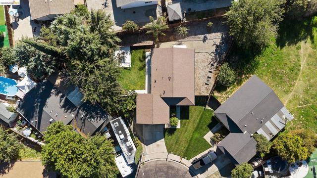 4855 Edgewood Ct, Oakley CA: https://media.crmls.org/mediaz/d32e8114-6c11-492f-abf1-98b28000cfd2.jpg