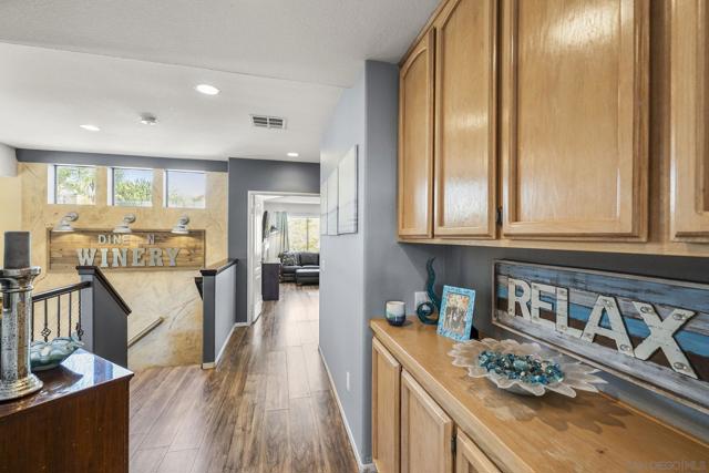 838 Masters Dr, Oceanside CA: https://media.crmls.org/mediaz/d32ea3ab-88da-41e0-92d5-8a9fec2a789c.jpg