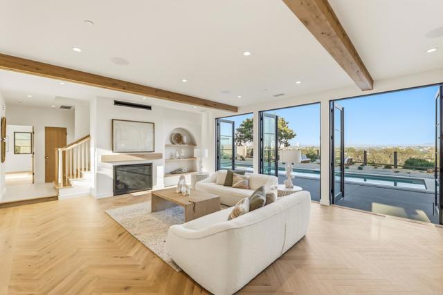 Detail Gallery Image 4 of 72 For 8341 La Jolla Scenic Dr, La Jolla,  CA 92037 - 5 Beds | 5/1 Baths