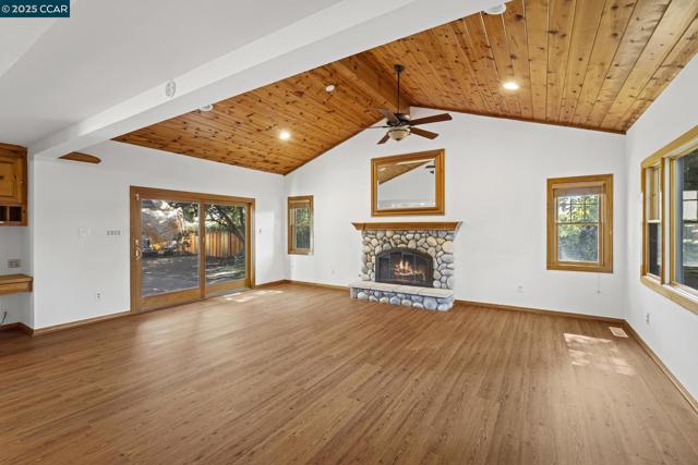 3505 Euclid Ave, Concord CA: https://media.crmls.org/mediaz/d32eaf67-5dbe-4499-86c4-fcda5e6dbbea.jpg