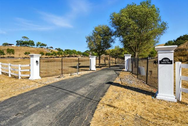 6650 Johnston Road, Pleasanton CA: https://media.crmls.org/mediaz/d32eb258-37bf-4f2c-969a-9a474ad546c2.jpg