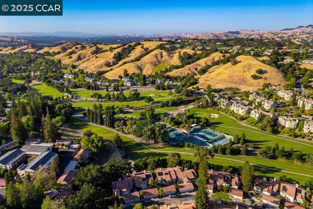 4332 Terra Granada Dr, Walnut Creek CA: https://media.crmls.org/mediaz/d32f3758-19fb-4e7d-a989-56717a1731a7.jpg