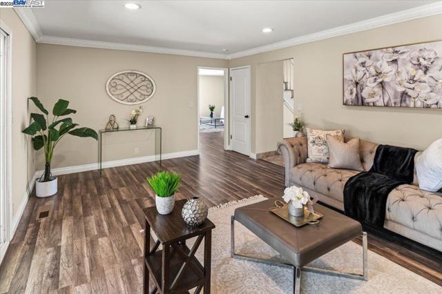 28399 CUBBERLEY CT, Hayward CA: https://media.crmls.org/mediaz/d330bc1a-9c1d-4c28-84b1-0b96bd81dad3.jpg