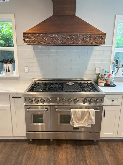 588 E Angela St, Pleasanton CA: https://media.crmls.org/mediaz/d330e8ce-a32e-4762-b6c8-001e3fd27562.jpg
