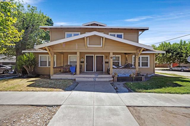 1241 Parker Ave, Tracy CA: https://media.crmls.org/mediaz/d3316fcf-1067-4c9b-bb28-08e71dad2eb5.jpg