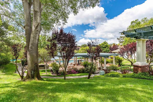 4009 W Lakeshore Drive, San Ramon CA: https://media.crmls.org/mediaz/d332ee11-1cbf-4155-b5bb-e7f448ee21d0.jpg