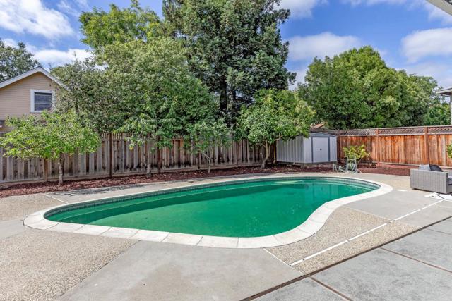 1378 Pritchett Court, Los Altos CA: https://media.crmls.org/mediaz/d3337989-984a-4bc9-a590-b692f95c102b.jpg