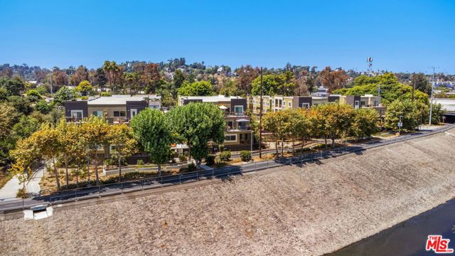 2974 Ripple Place, Los Angeles CA: https://media.crmls.org/mediaz/d3342783-1614-48a5-8438-ae1da4b14f97.jpg