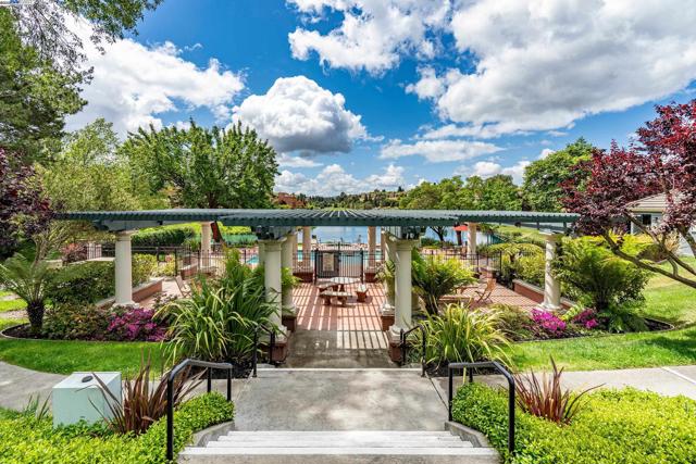 4009 W Lakeshore Drive, San Ramon CA: https://media.crmls.org/mediaz/d3342f5e-6063-41b8-a218-c5ccd6e0733d.jpg