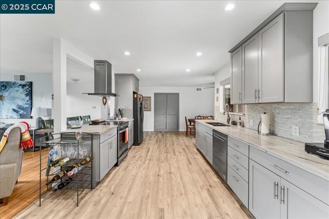 885 Tara Hills Dr, Pinole CA: https://media.crmls.org/mediaz/d334f2b7-2be6-4771-9b23-a0d505122cf2.jpg