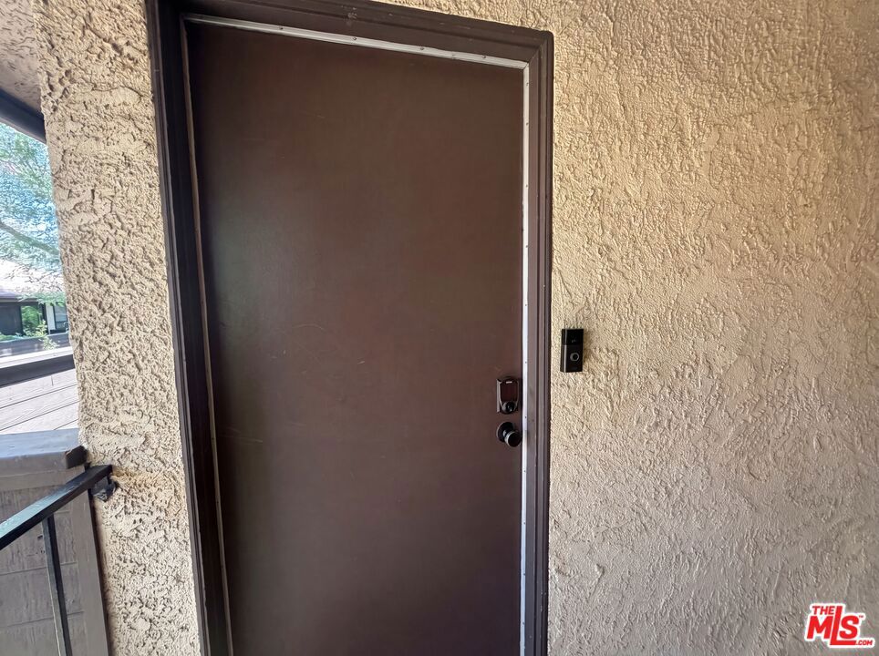 https://media.crmls.org/mediaz/d335280b-a974-4ec1-9aae-240df44a5021.jpg?preset=X-Large