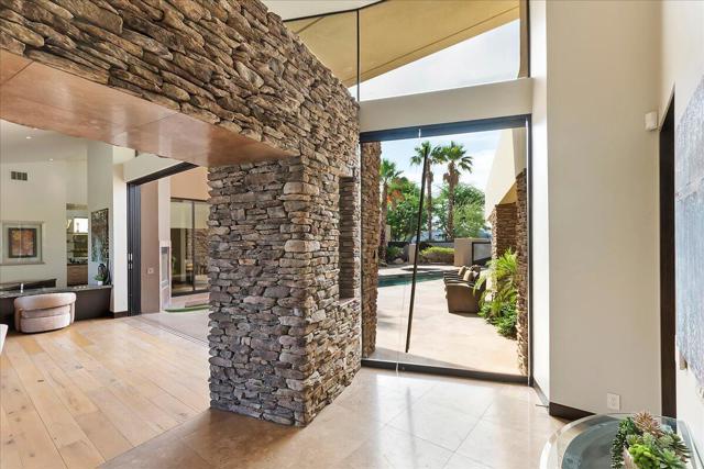 72 Royal Saint Georges Way, Rancho Mirage CA: https://media.crmls.org/mediaz/d3359939-cf85-48b2-a9b7-bfcf456caf9a.jpg